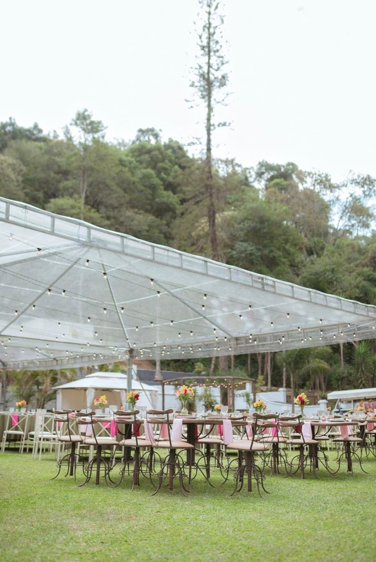 Tenda transparente com iluminação para recepção